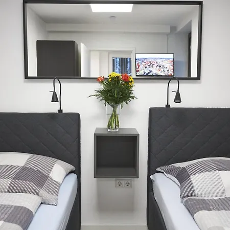 Schaefer - Garden Daire *