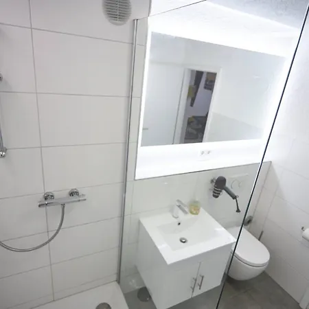 Schaefer - Garden Daire *