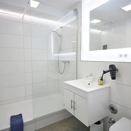 Daire Schaefer - Garden *